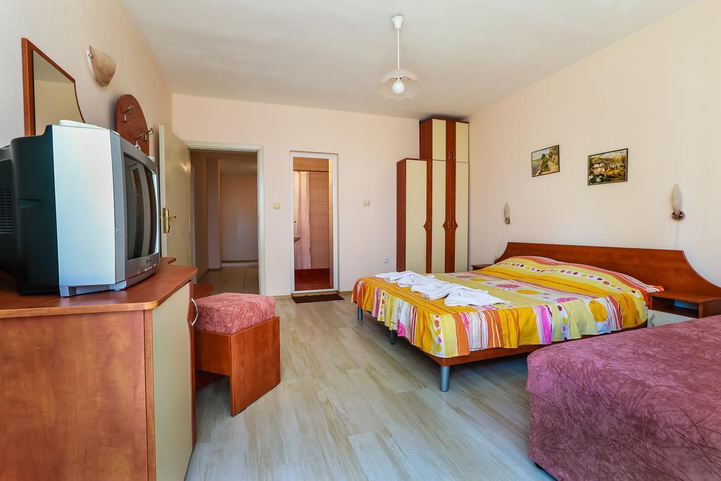 Guest House ,, Ekaterina" Nesebar Exterior photo